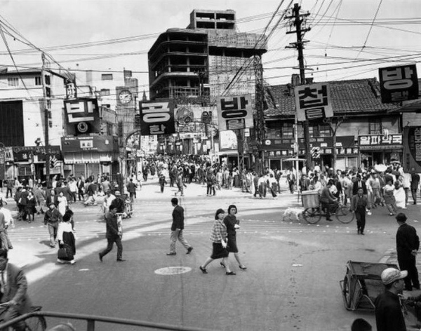 을사년 - 1965년 서울 명동입구