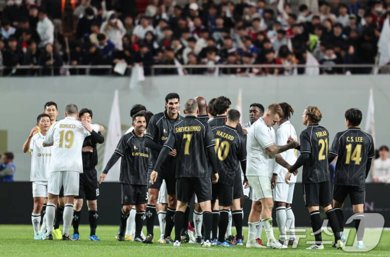 넥슨 ‘2025 아이콘 매치’ - 축구 전설들 다시 한자리에