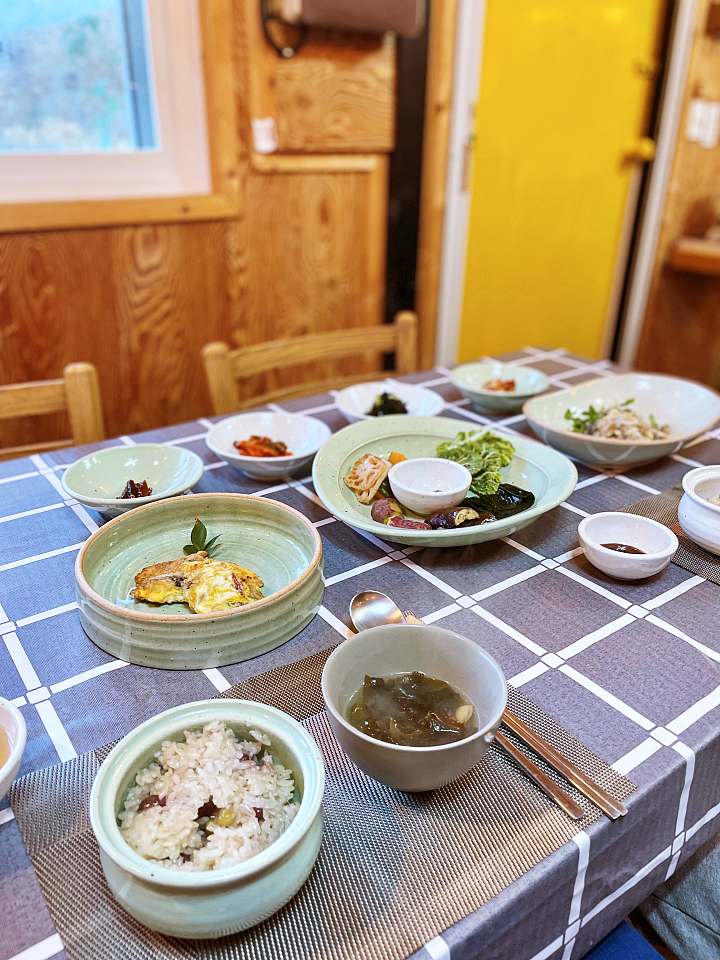  생생정보 밥주는 농촌 민박 아침 밥상 믿고 떠나는 스타 탤런트 송기윤 고향 맛집 추천 2tv 저녁 경남 하동 칠성사 가게 위치 어디