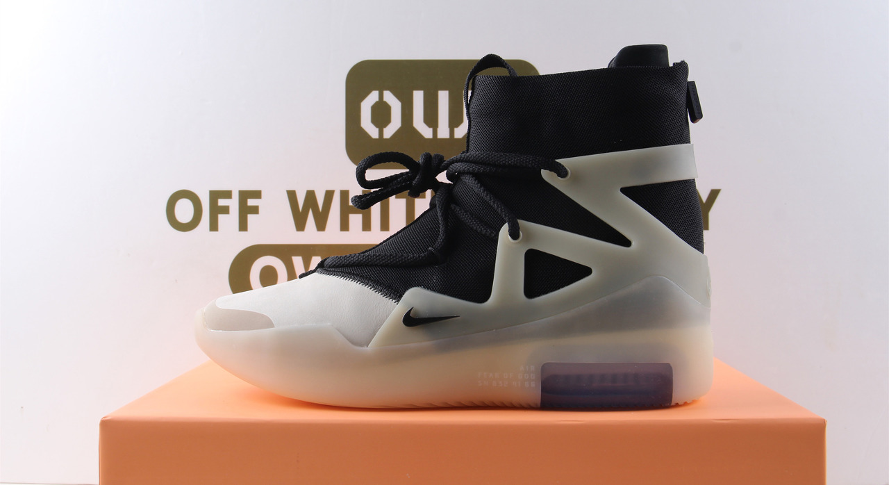  [NIKE x FEAR OF GOD] 나이키 에어 X 피어 오브 갓1 스트링 더 퀘스쳔 AR4237-902