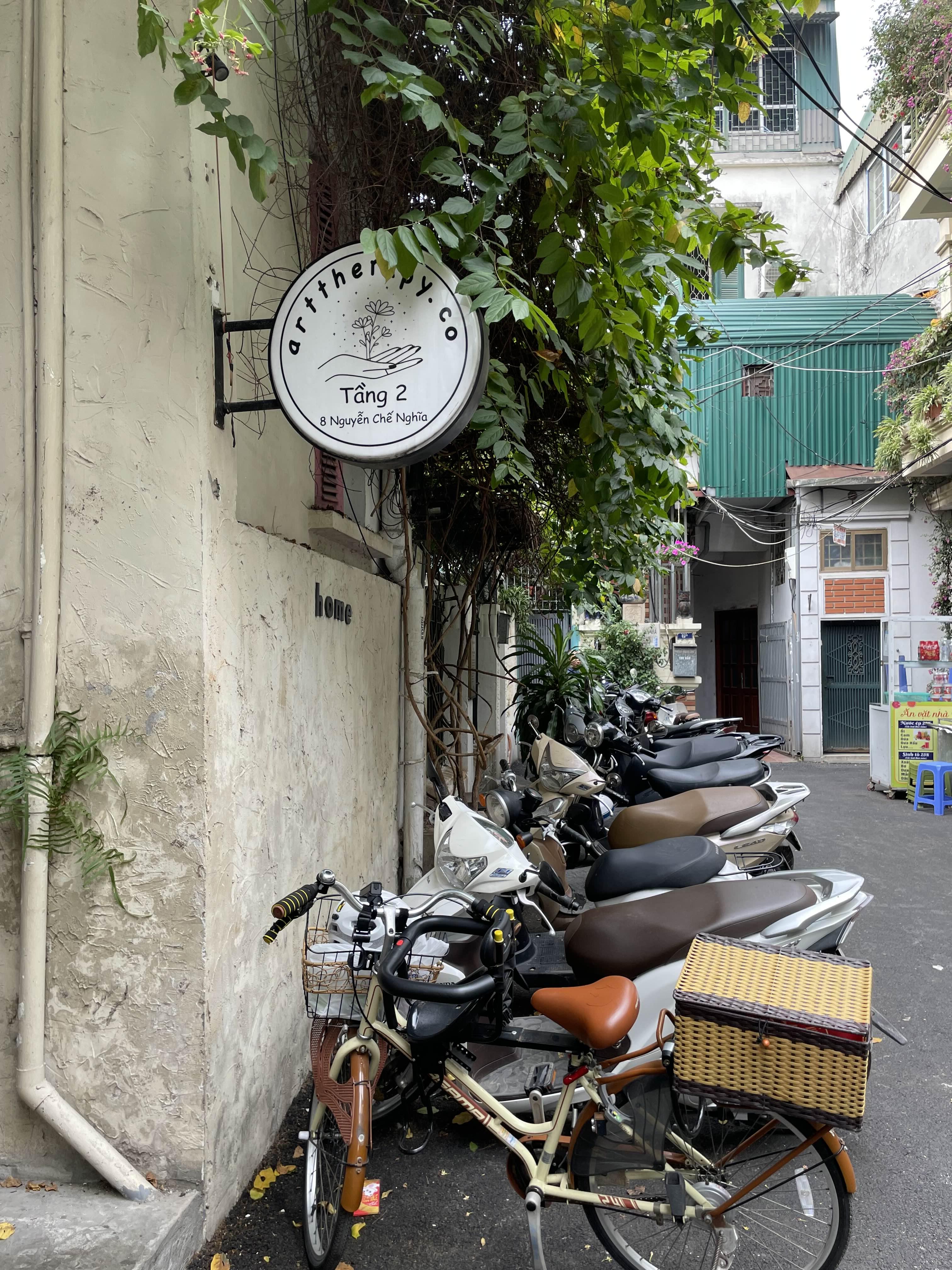 낭만고양이의 첫 책방 산책 하노이 ‘The Bookshelf Hanoi’