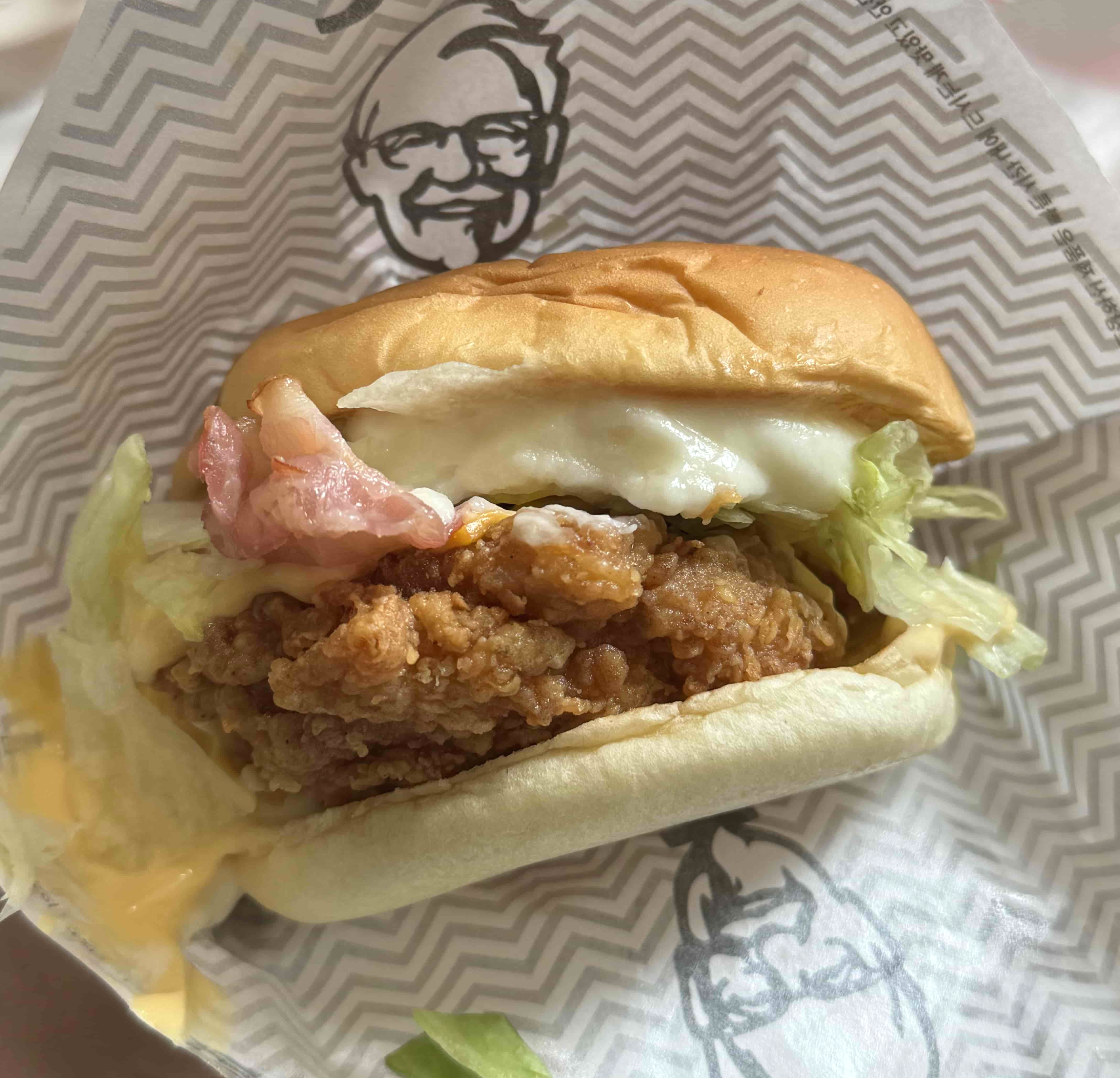 KFC 블랙라벨폴인치즈 버거 사진
