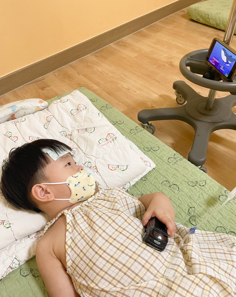 아기 코로나바이러스 증상은 발열, 검사도 모르고 지나칠 뻔 24