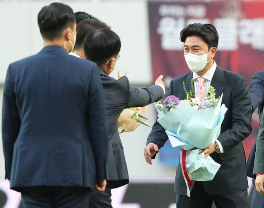  '차기 감독설'에 안정환 입 열었다…"나한테 확인도 안 하고"