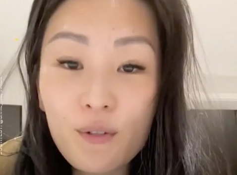 "쌍둥이 동생이 죽자" 할머니 알면 충격 받을까 봐 1인 2역 연기한 손녀딸의 슬픈 사연은…