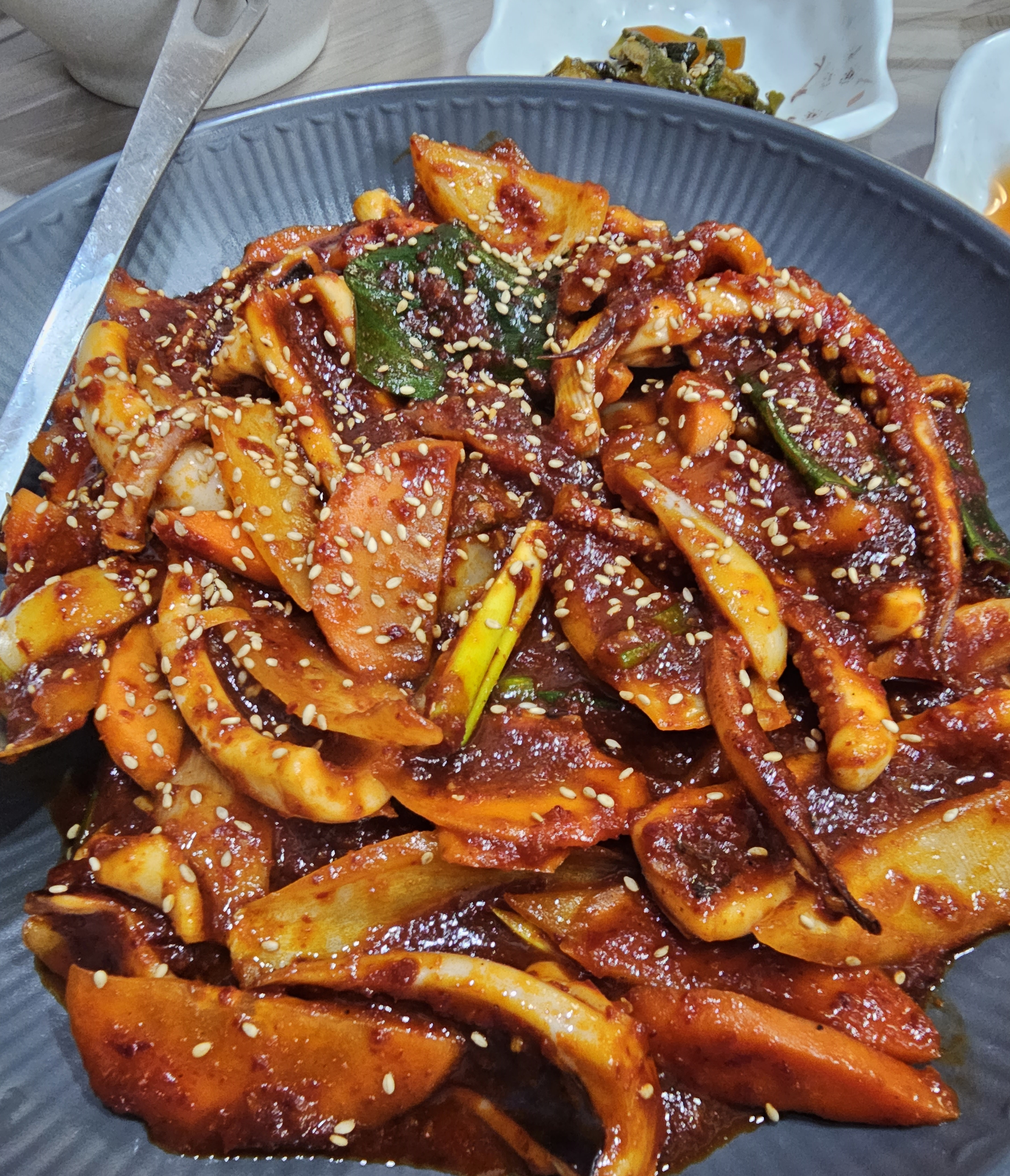 군침도는 오징어 볶음
