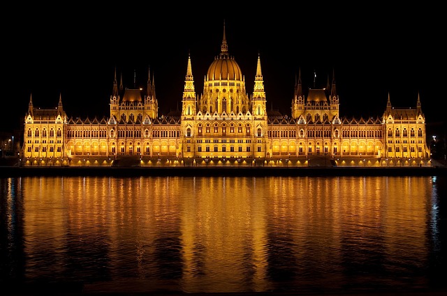 헝가리 국회의사당 야경 사진