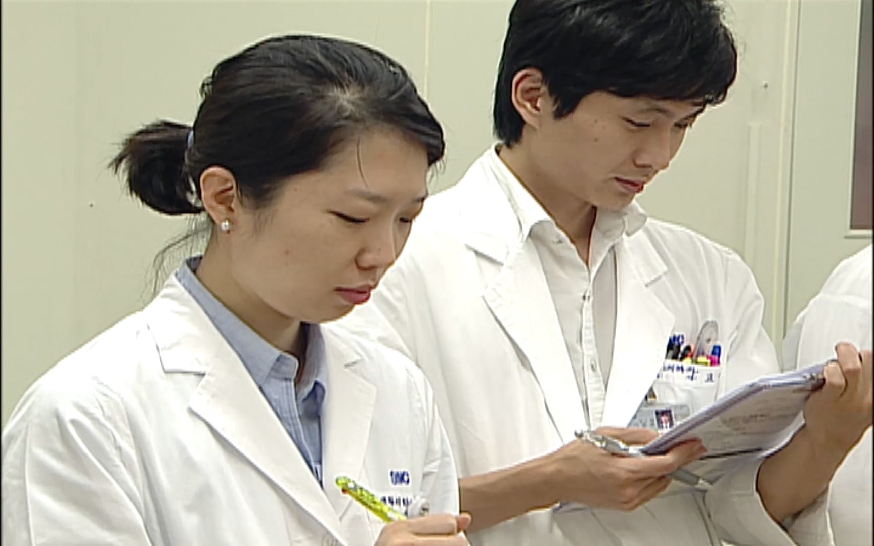 EBS 명의 헬스케어 - TV - 교육의 중심 EBS50대의 공포, 오십견 - 재활의학과 전문의 이강우 교수.mp4_20220913_202317.623.jpg