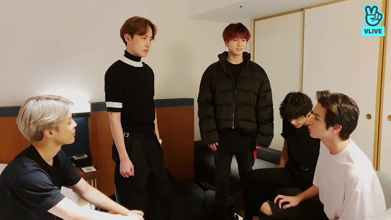  방탄에 드레스 코드 왕따 당하는 멤버가 있다..?