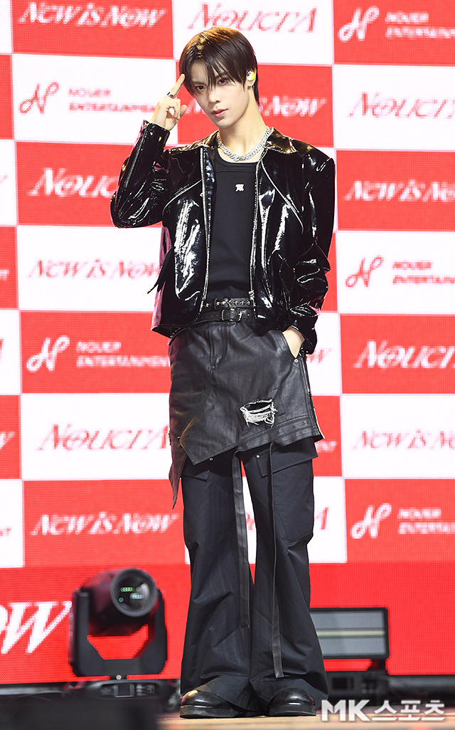 쇼케이스 중인 오늘 데뷔한다는 아이돌 | 인스티즈