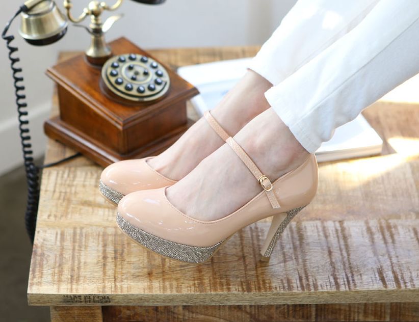  웨딩슈즈로도 좋은 애나멜 반짝이굽 9.5cm 발등 스트랩 하이힐 정장구두