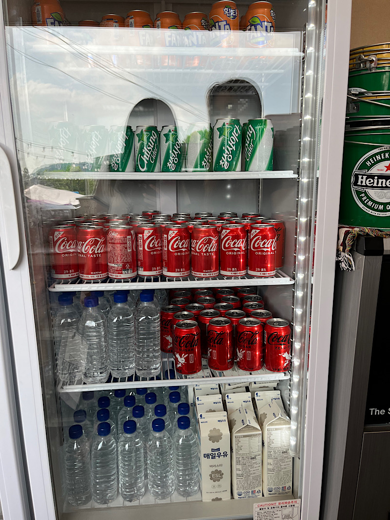 음료수 냉장고 사진