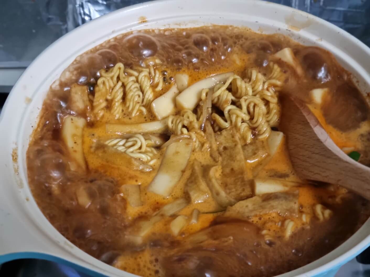 라볶이 끓이는 장면