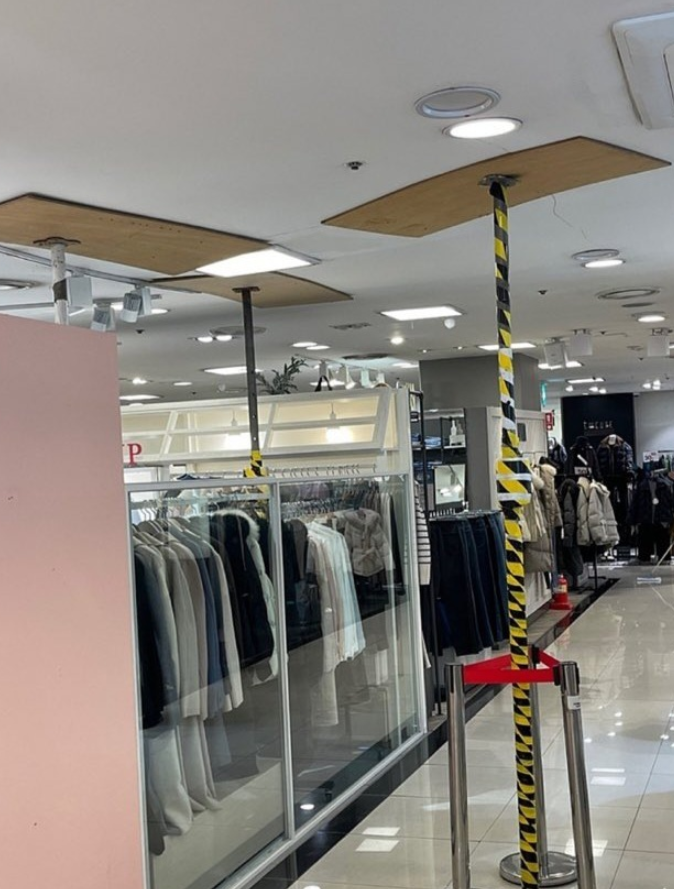 엔씨백화점야탑점균열