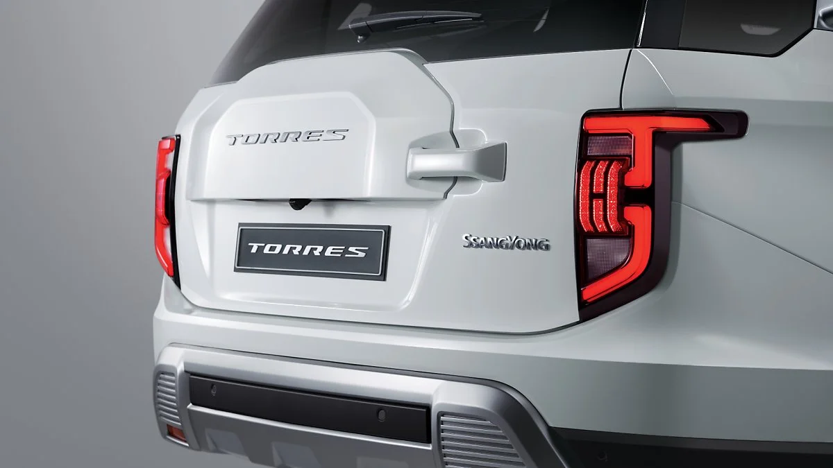 쌍용-토레스-후면