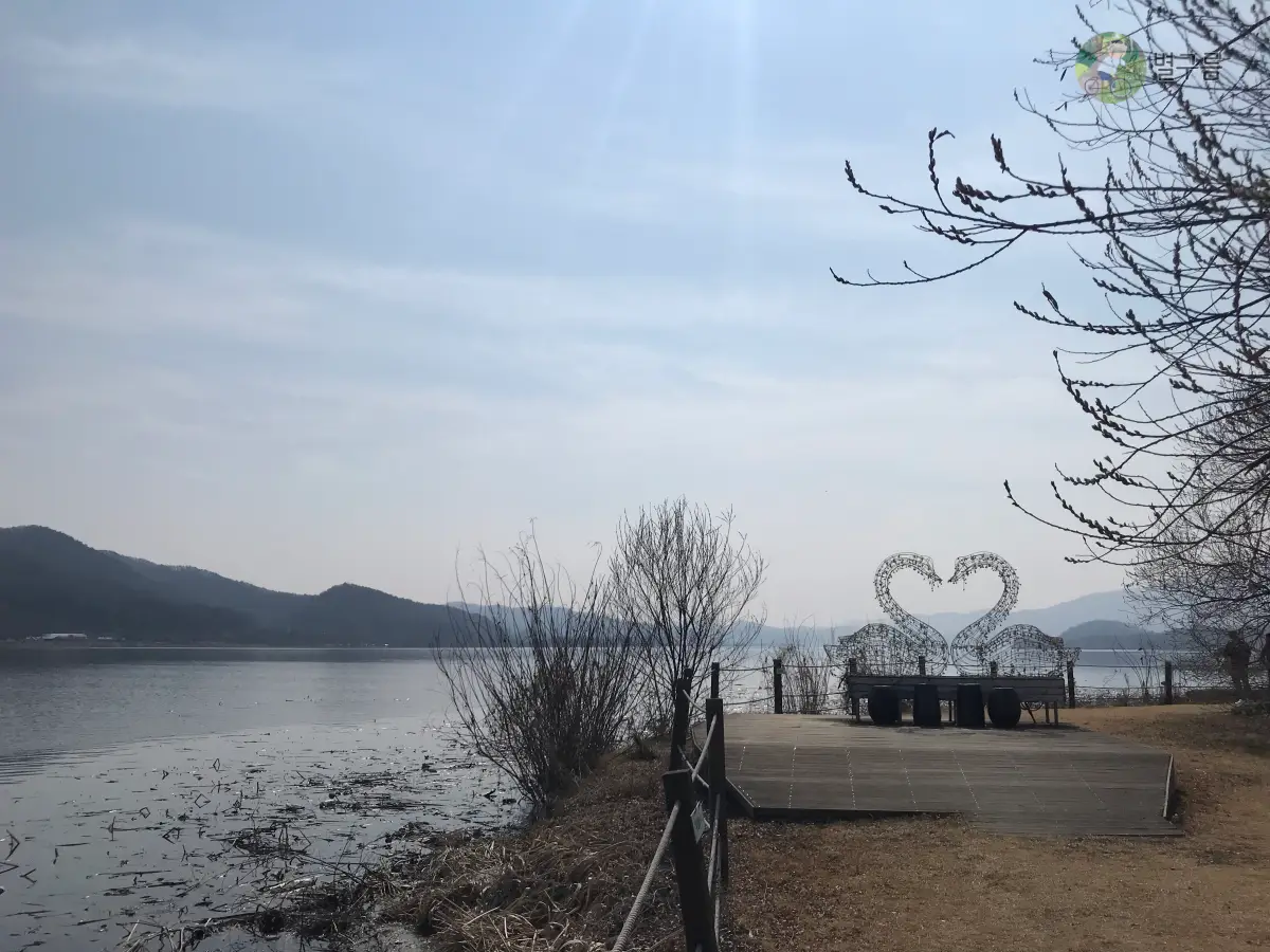 양평-세미원-백조하트-멀리 백조 구조물이 보인다