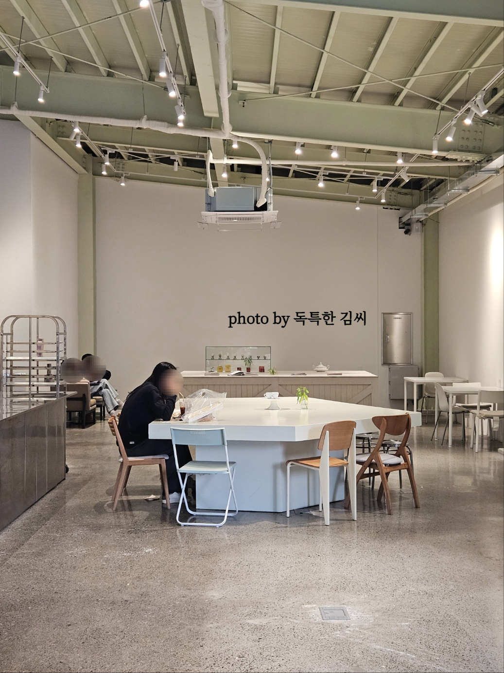 마산회원구 대형 카페 어글리 더클리