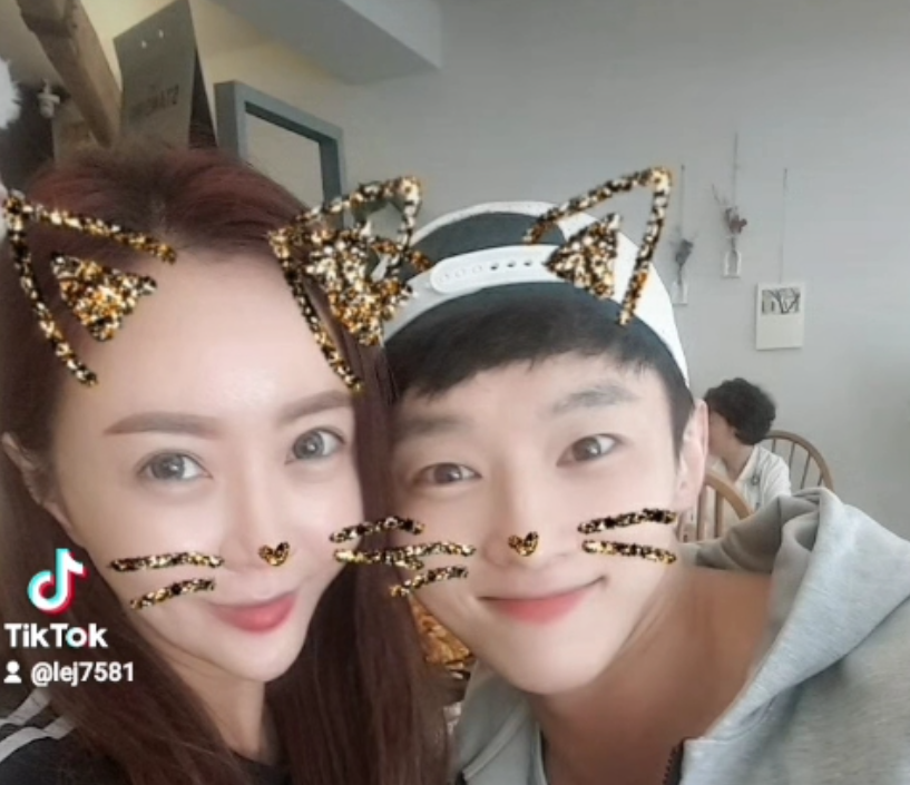 틱톡에 올라온 이의정과 9살 연하 사업가의 사진