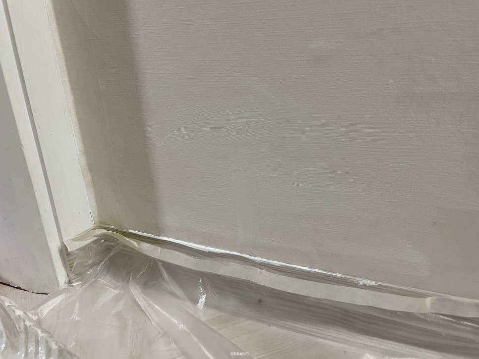 셀프인테리어 벽 페인트 칠하는 방법 벽지페인트 처음해봤는데 별거없네요. 벽지위에 칠해요. 1