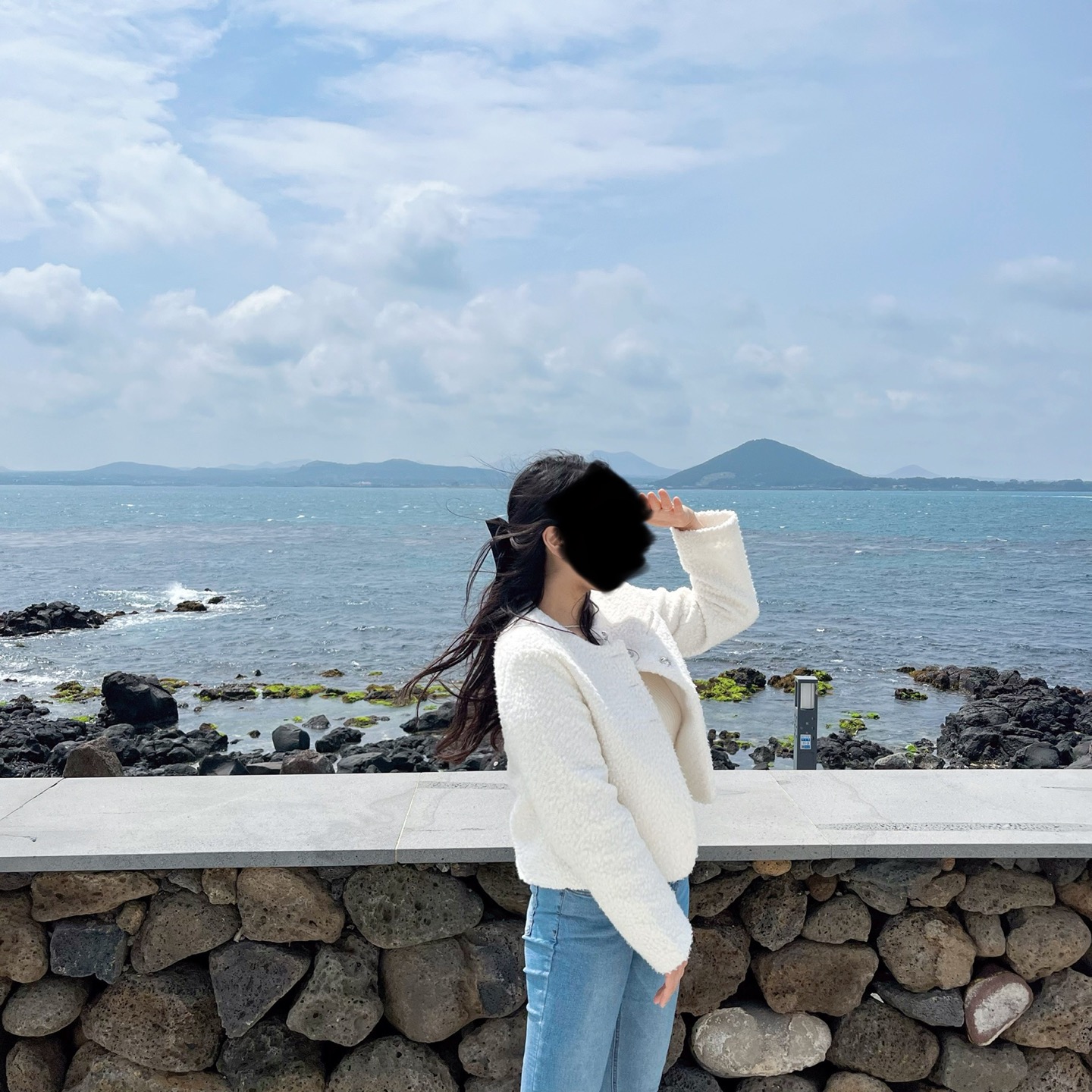 소품샵 앞에서