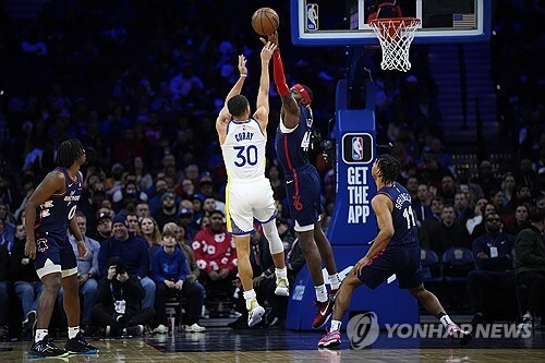 약속의 3쿼터 GSW는 PHI 꺾고 2연승 질주
