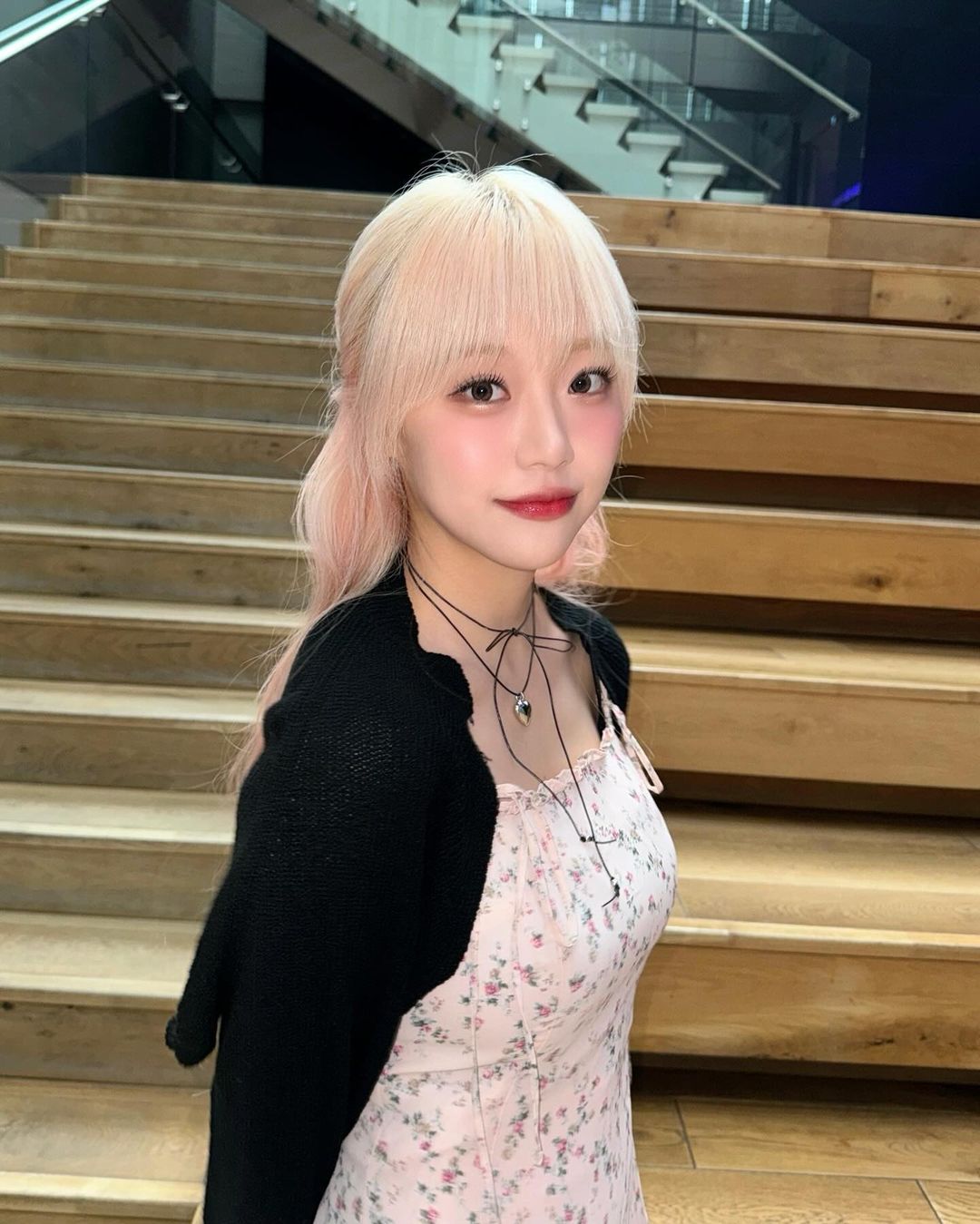 이슈유머걸그룹kpop헉짤연분홍 꽃원피스 입은 건강한 봄처녀 시그니처 지원-2번 이미지