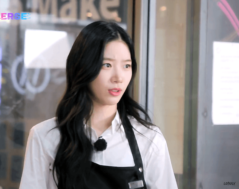르 세라핌 카자 르니버스 EP.17 LE CAFÉ 1화 gif 2