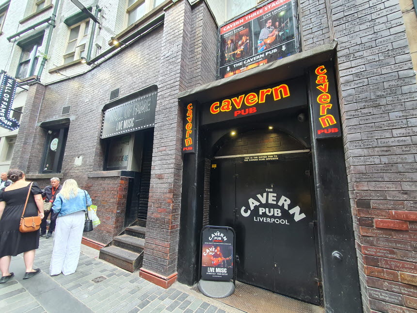 Cavern-Pub