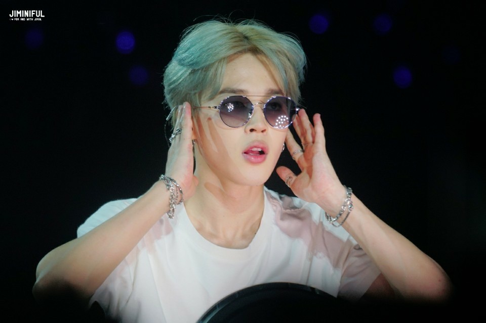  썬글라스만 쓰면 까리까리 해지는 방탄소년단 지민