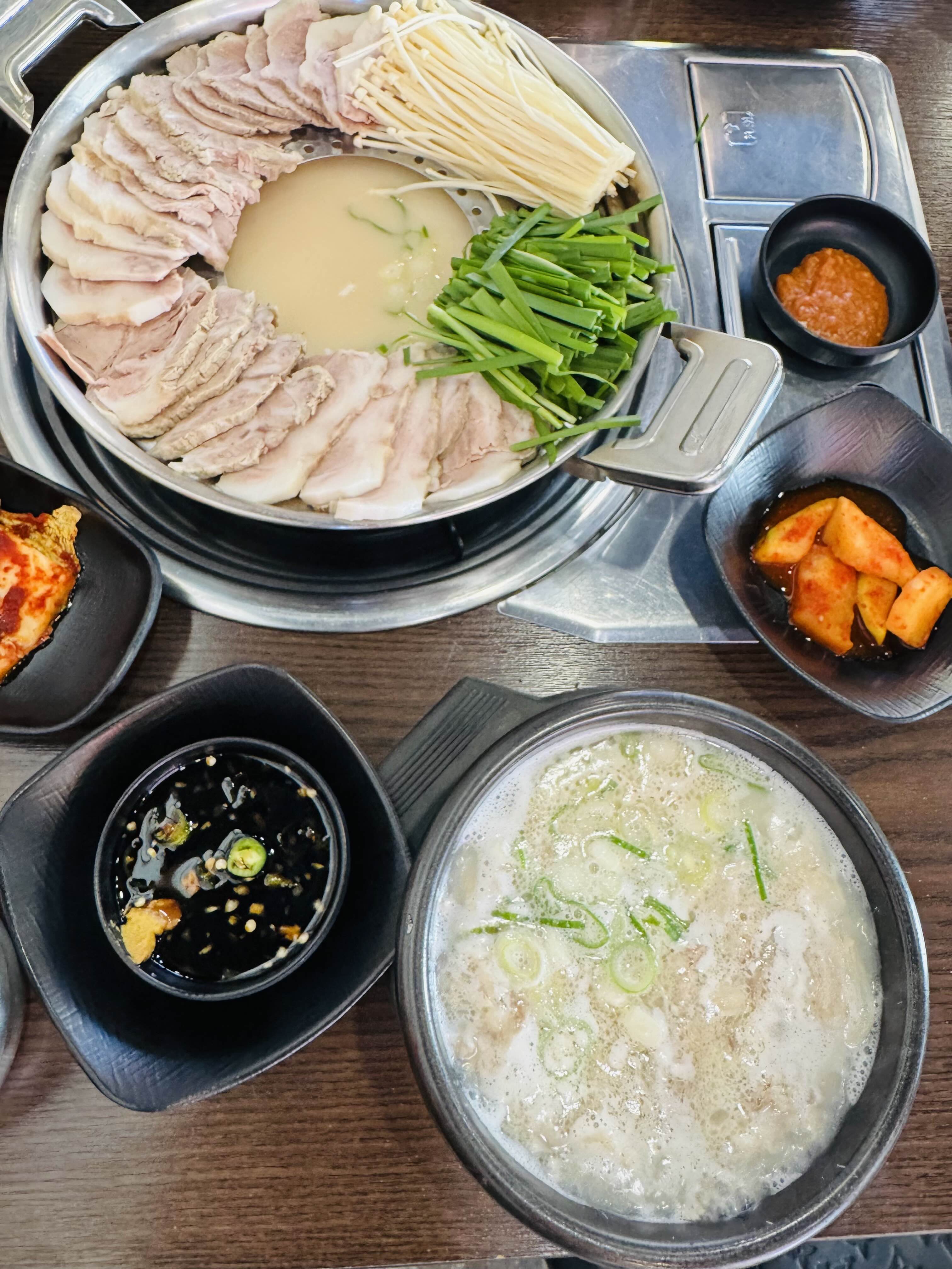 흥부돼지국밥 대표 사진