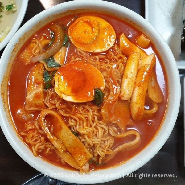 세모분식 라면떡볶이