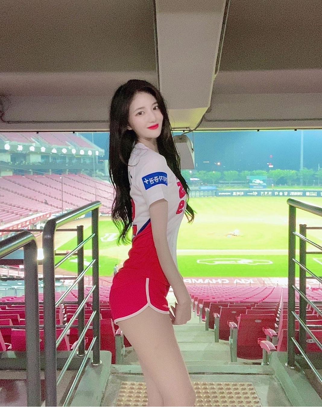  기아타이거즈 치어리더 김해리, 아름다운 S-라인 미모 뽐내