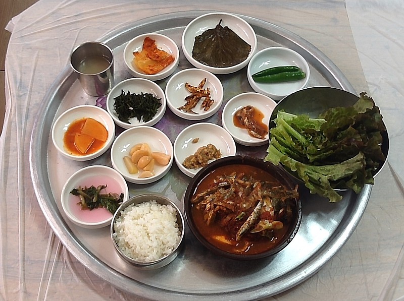  매콤하고 신선한 맛, 생멸치조림(Braised Anchovies)