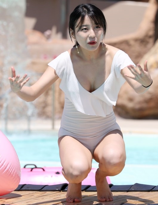  수영장 사람들