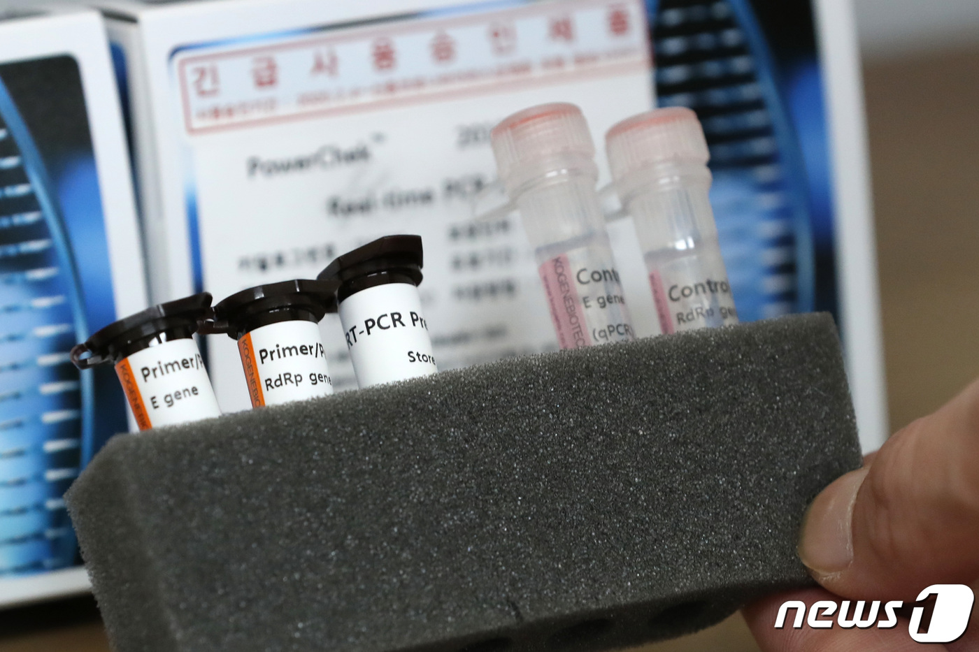  '신종 코로나바이러스' 진단시약 긴급 사용 승인, 오는 7일부터 진단 검사 가능/'신종 코로나바이러스' 확진자 4명 추가 국내 총 23명