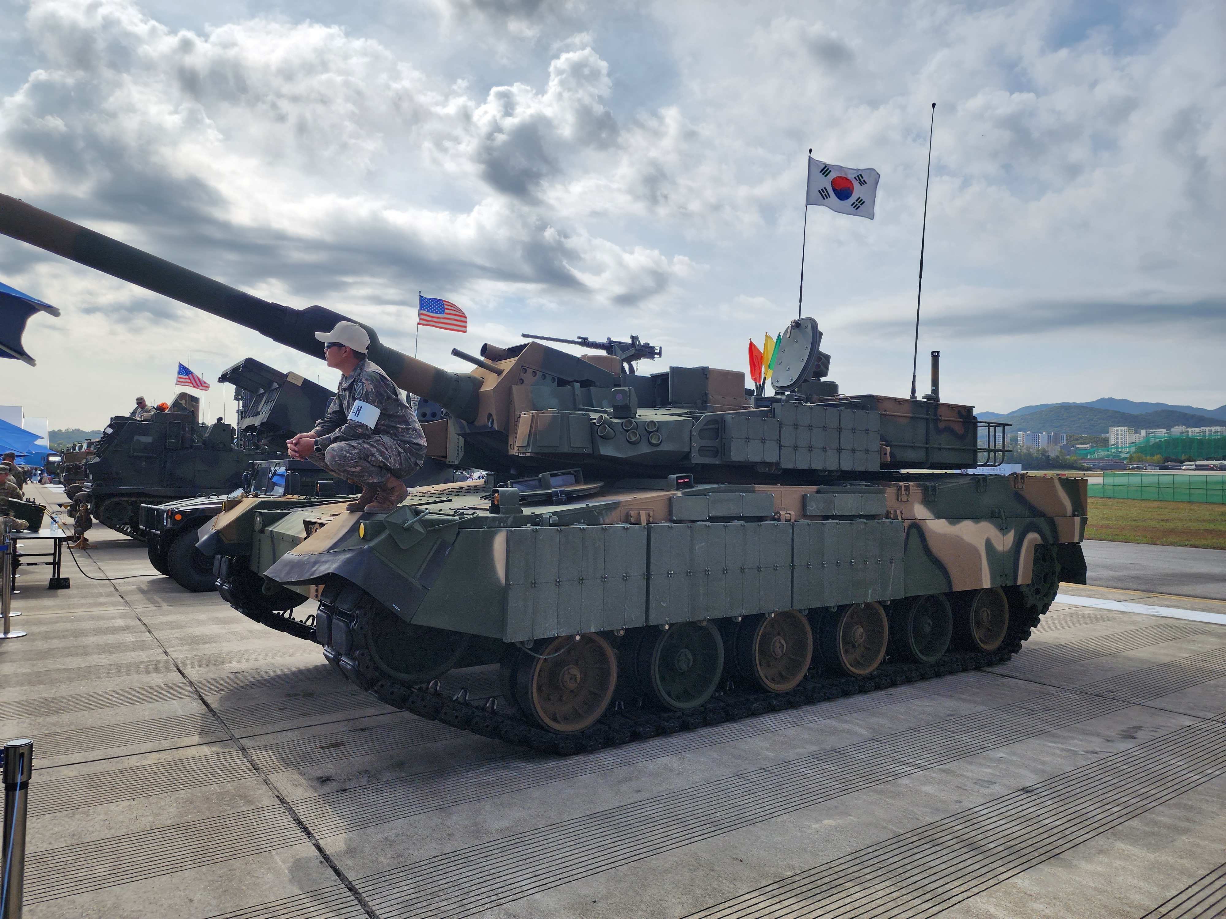 K-2 흑표 전차 가격, 제원, 대한민국 육군 보유대수, 생산업체. K2PL 안티드론 재머 K-2 흑표 전차 가격, 제원, 대한민국 육군 보유대수, 생산업체. K2PL 안티드론 재머