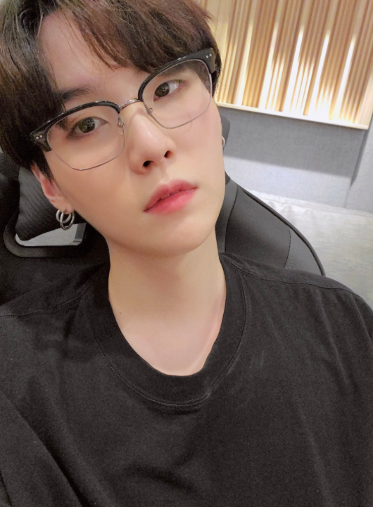  방탄소년단 슈가의 시크미, 컴백 맞아 더 훈훈해졌다 '가라 다이너마이트'