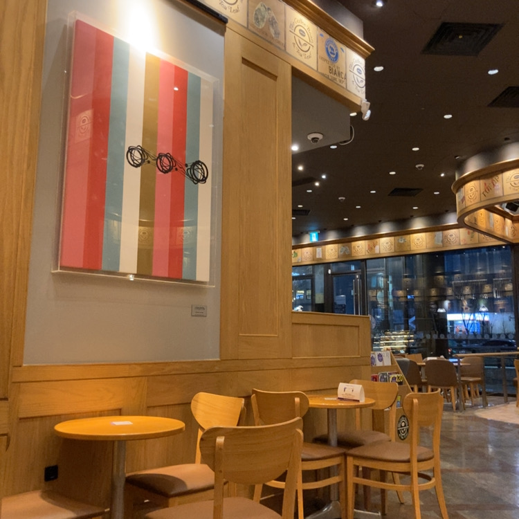  학동 커피빈에서 신랑을 기다립니다