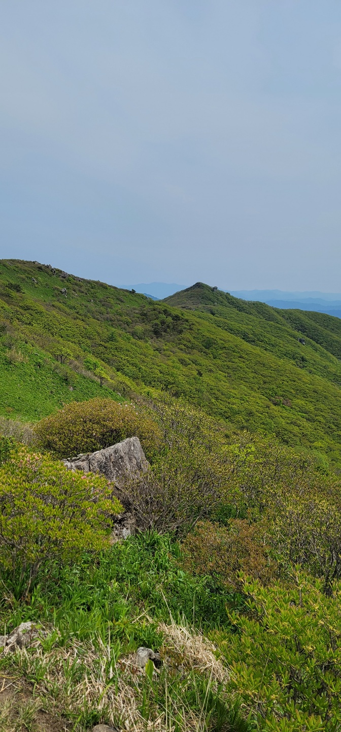 소백산 정상에서 바라본 능선