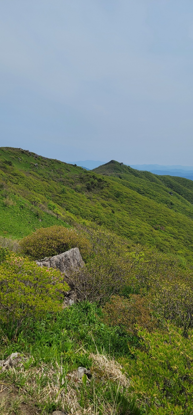 소백산 정상에서 바라본 능선