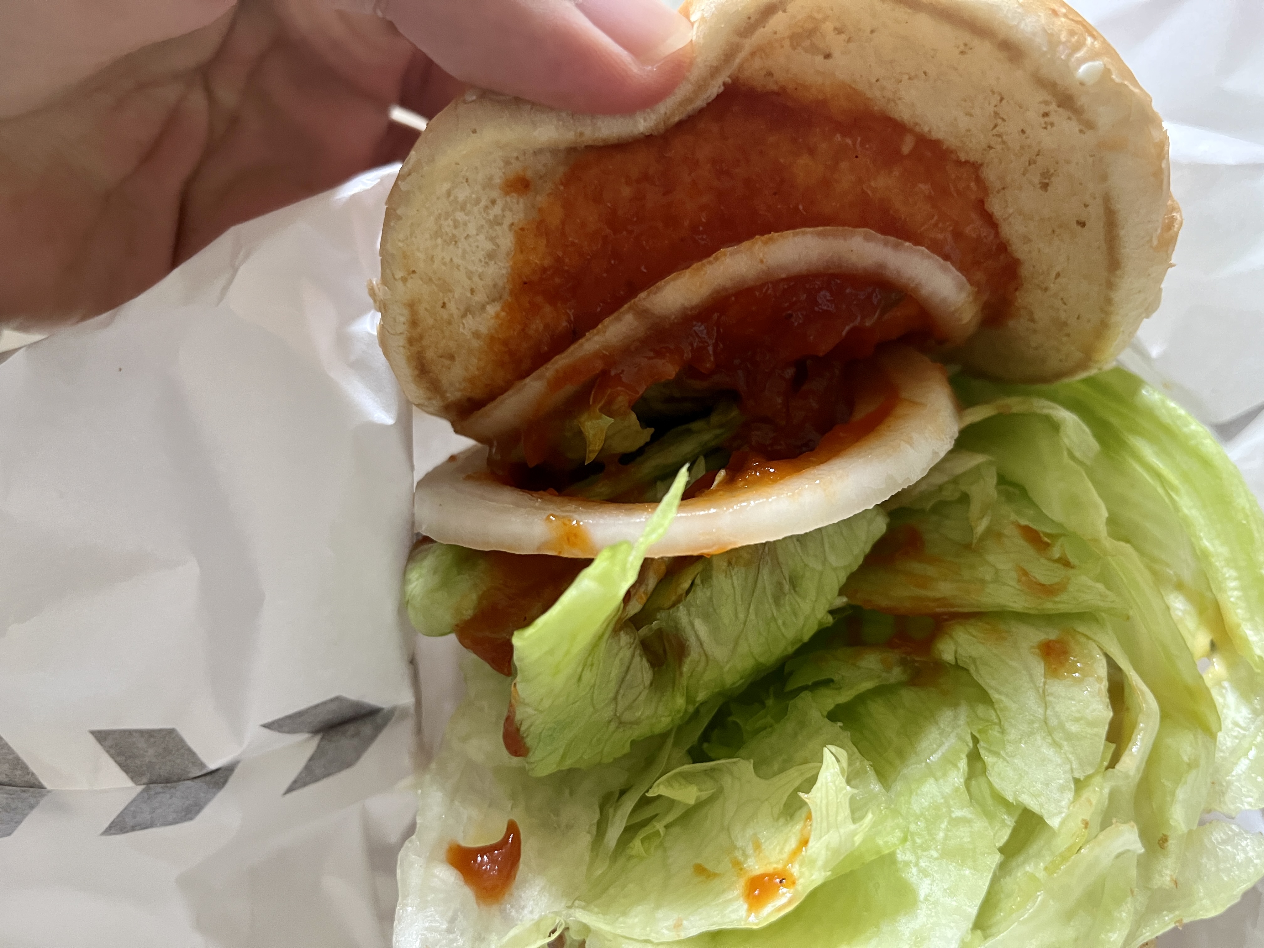 아라비아따 치즈버거 (6&#44;800원) 내부