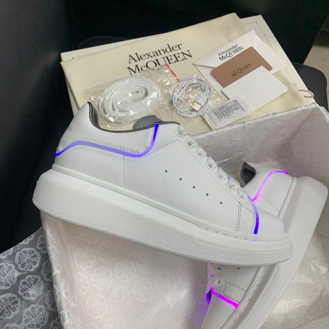  [ALEXANDER MCQUEEN] 알렉산더 맥퀸 오버솔 스니커즈 LED 화이트