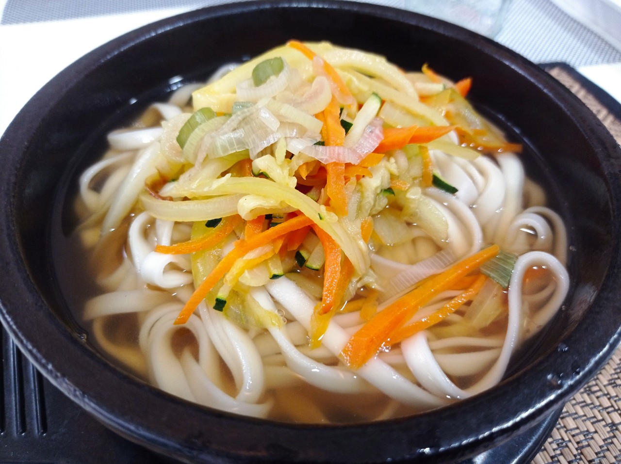 진한 멸치국수와 겉절이를 만들어 보았습니다.