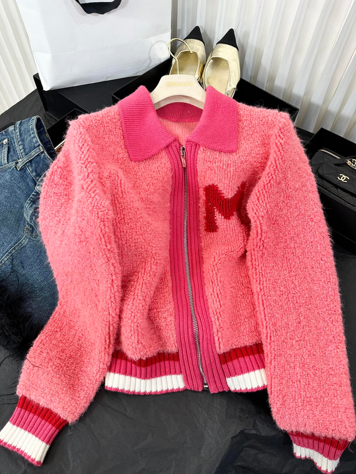  [miumiu] 미우미우 로고 자카드 부클레 가디건 821255 명품새삥