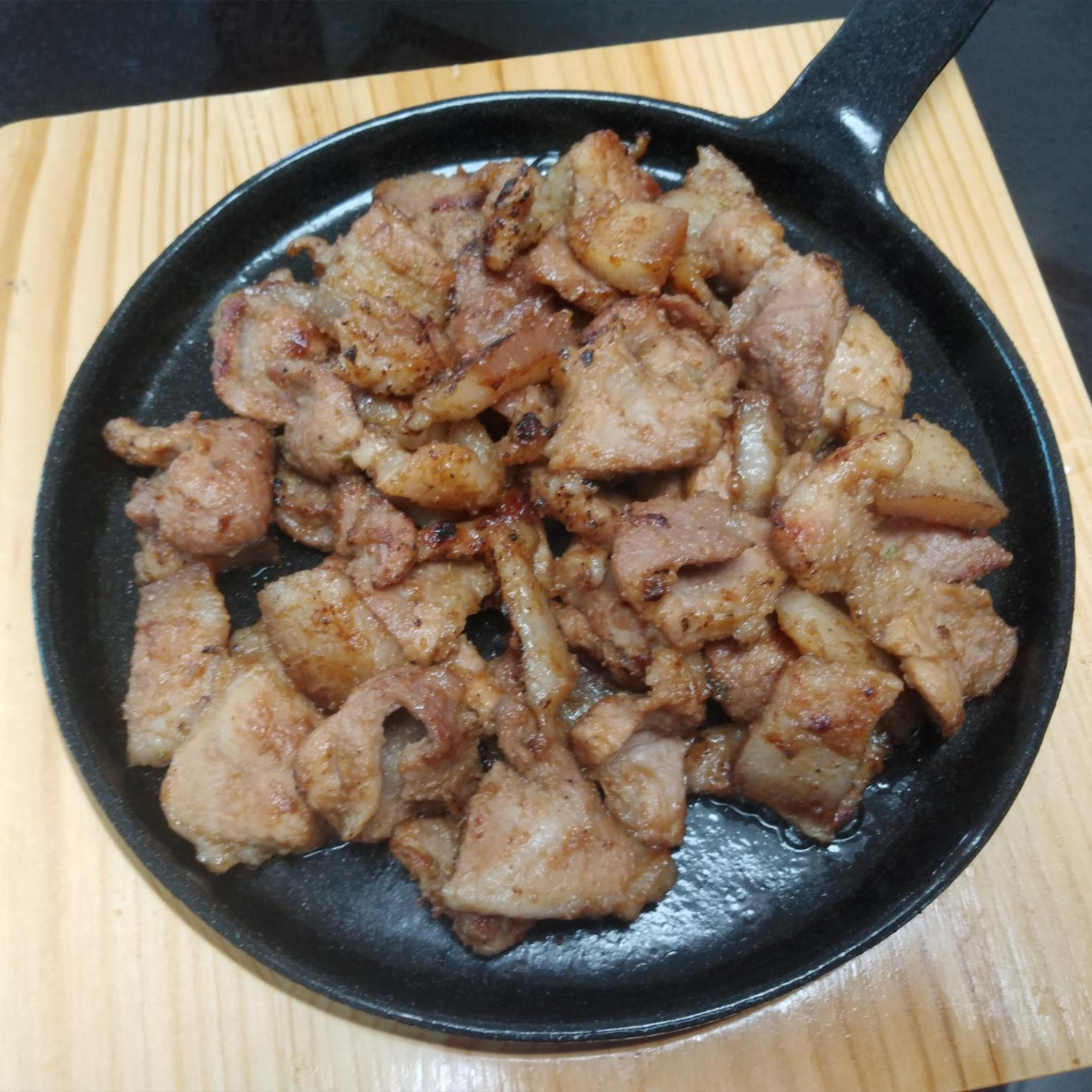  돼지고기 간장양념구이 갈비처럼 구워먹자.