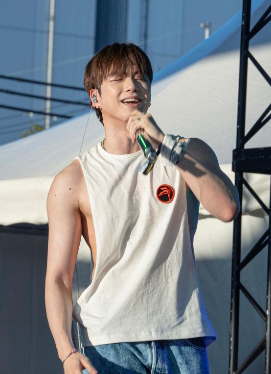 강다니엘 가수 사진