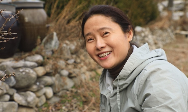 웃고-있는-홍금순