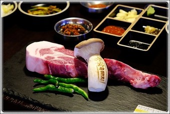 흑돼지 뼈삼겹
