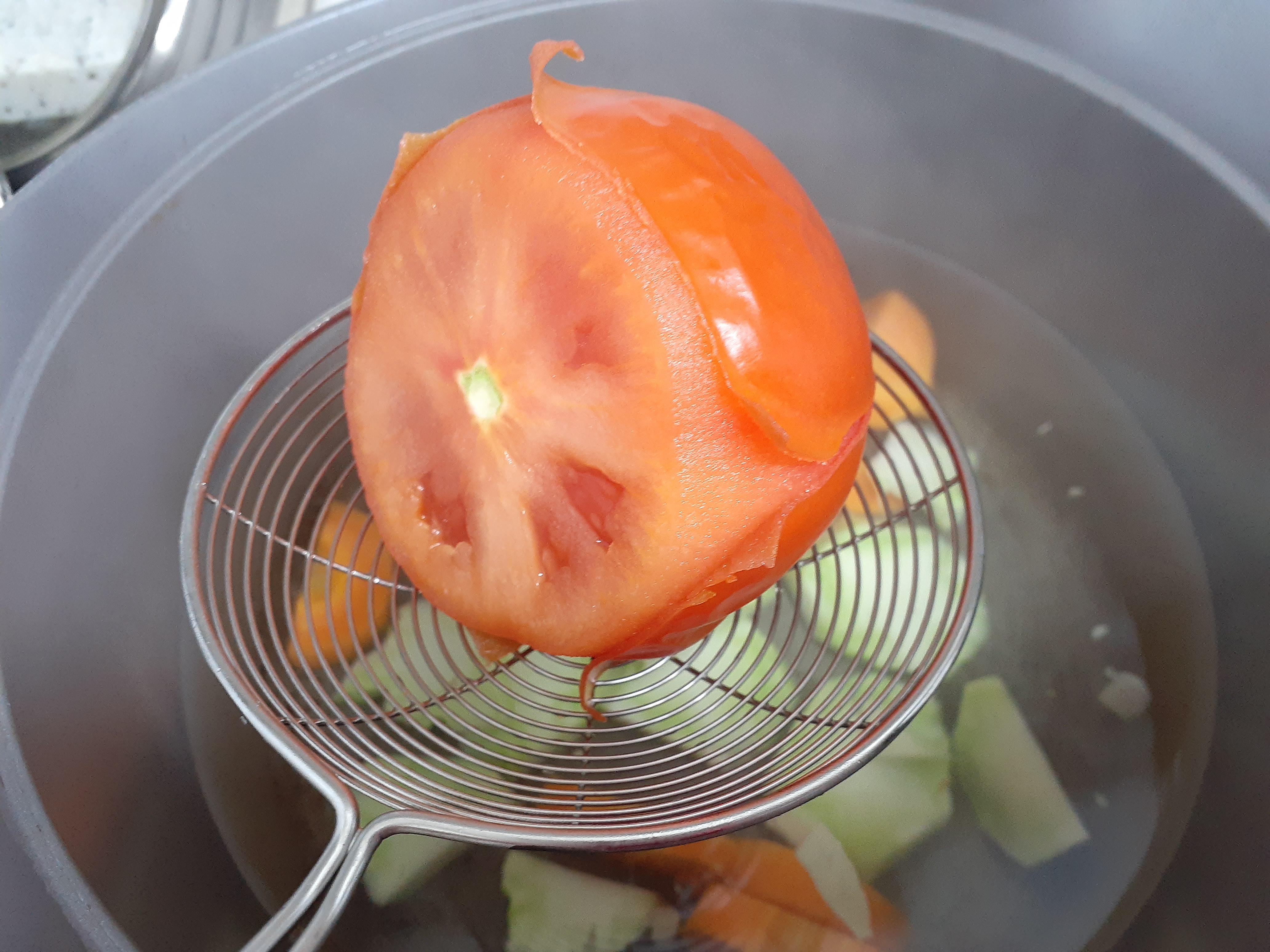 토마토껍질벗기기