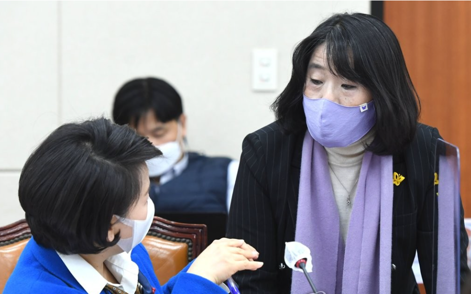  윤미향 와인 식사 논란..어이없네